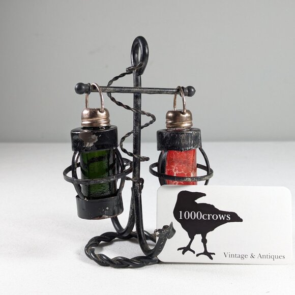 Nautical salt and pepper shakers, red green lantern vintage kitchen decor - Picture 8 of 8